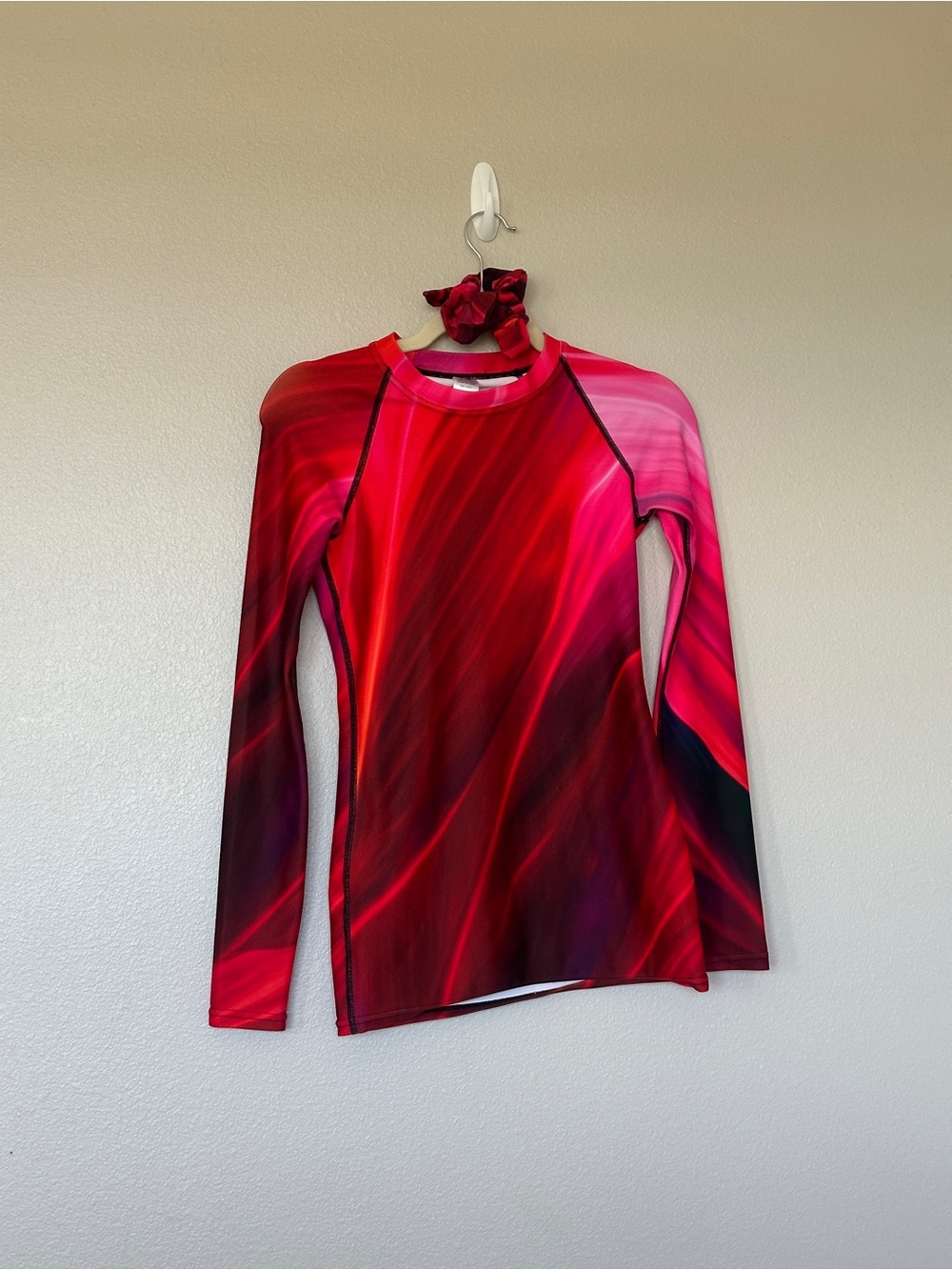 Women’s Long Sleeve Rash Guard, Surf Shorts & Hair Tie - Swirl Ti Leaf Design